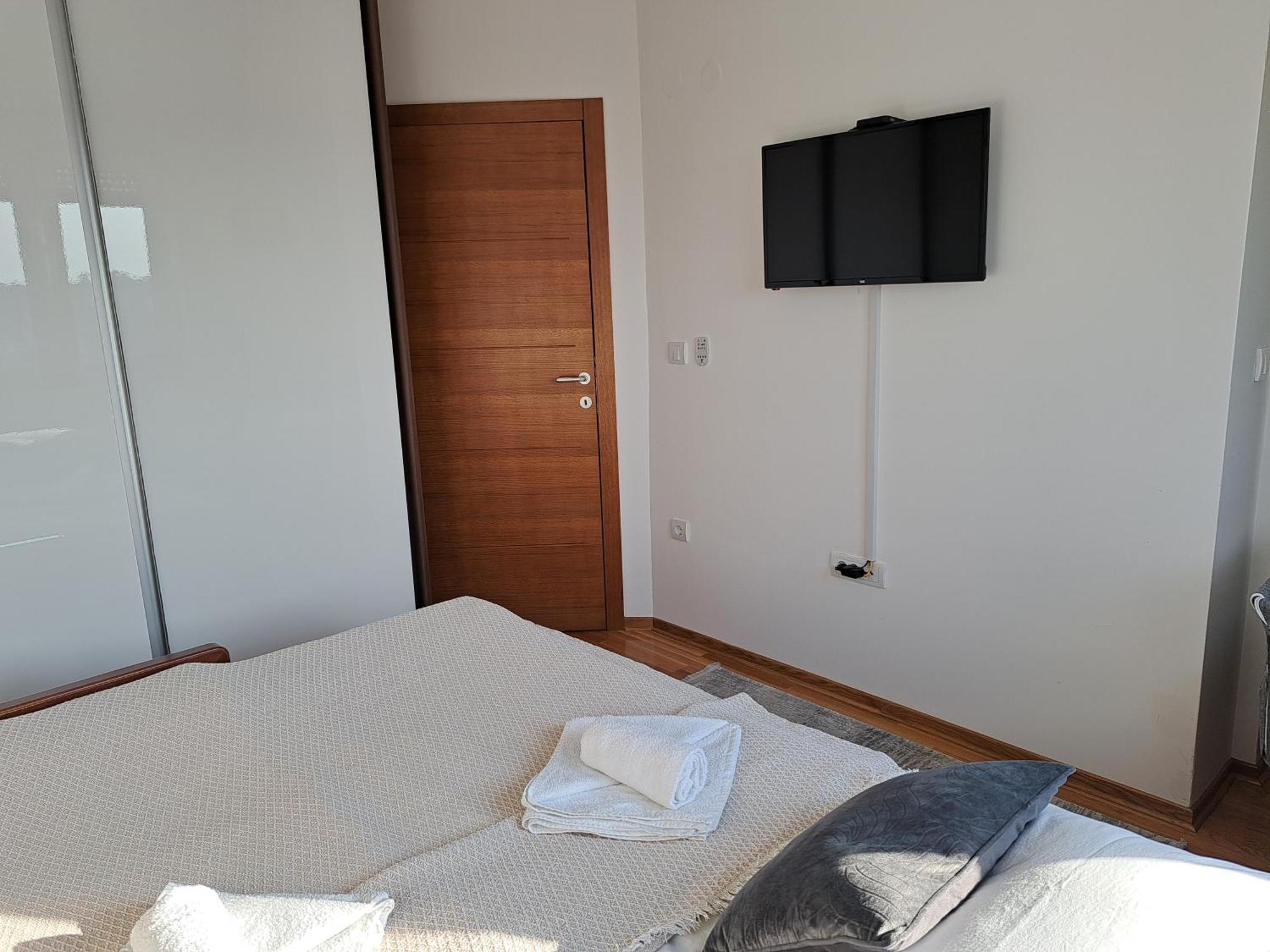 442 Apartment *