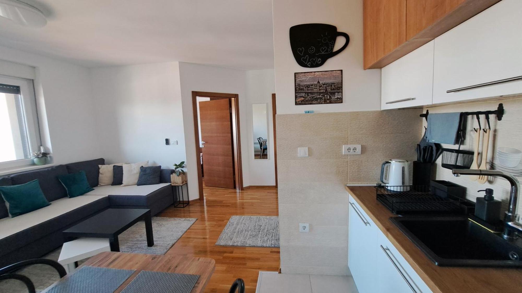 442 Apartment *