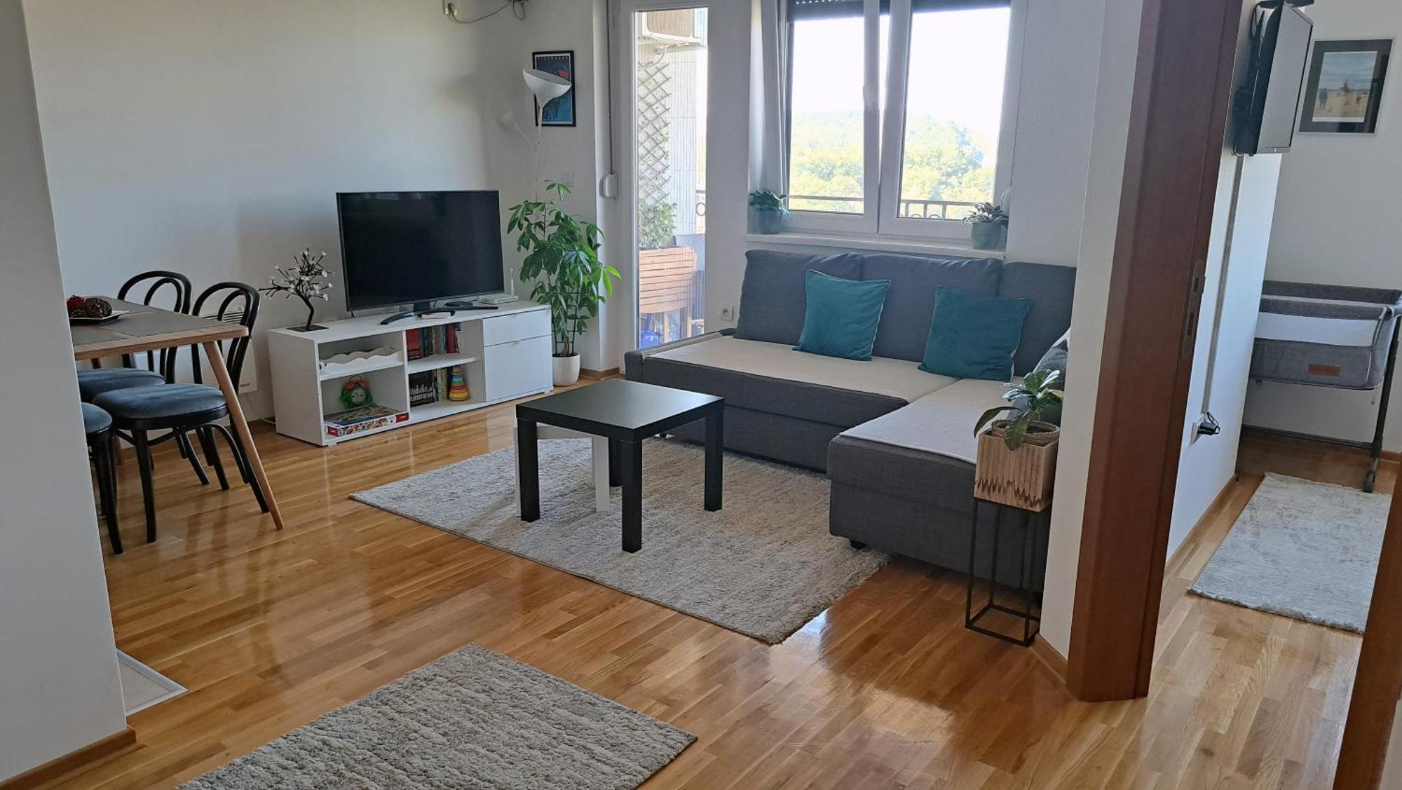 Apartment 442 *